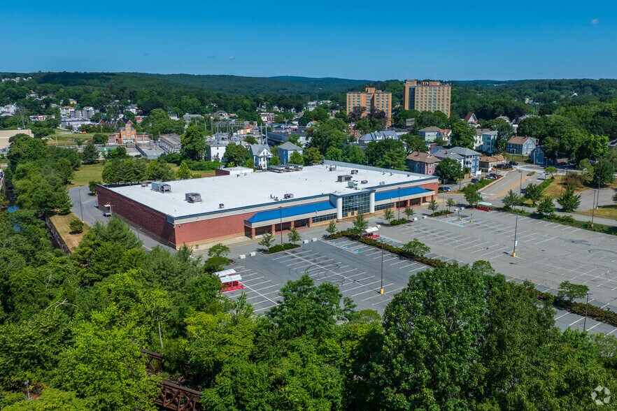 More Photos Of 50 Cambridge St, Worcester Supermarket For Lease