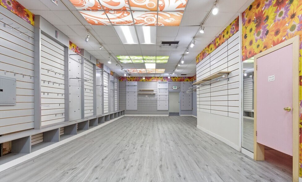 More Photos Of 6670 Hollywood Blvd, Los Angeles Storefront For Sale