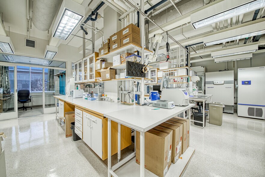 More Photos Of 7171 Rue Frederick-Banting, Saint-Laurent Medical For Lease