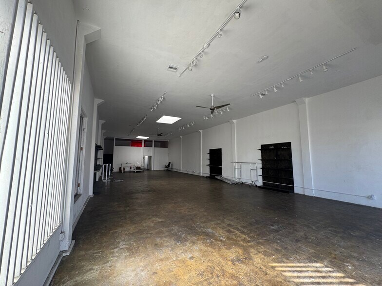 More Photos Of 601-609 N La Brea Ave, Los Angeles Storefront For Sale