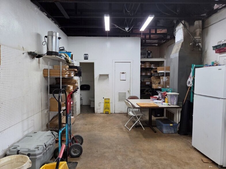 More Photos Of 5415 Blanco Rd, San Antonio Freestanding For Sale