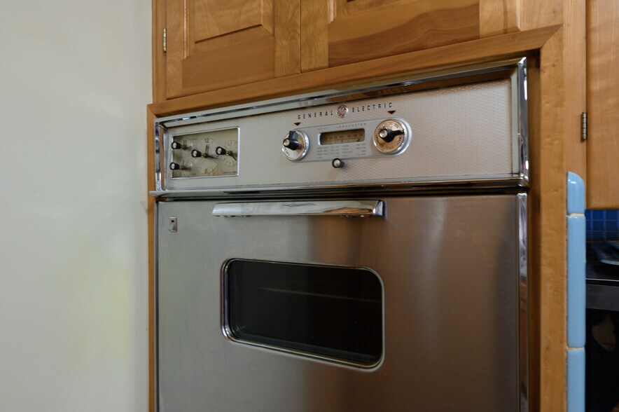 More Photos Of 531 W Main St, Denison Office For Sale