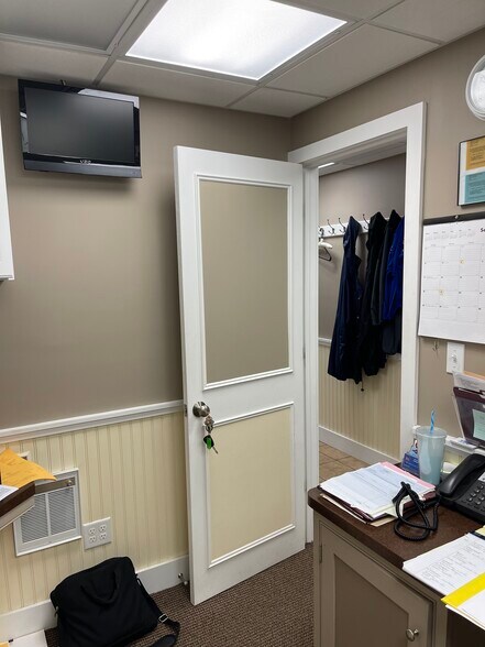 More Photos Of 130 Lenox Ave, Stamford Warehouse For Sale