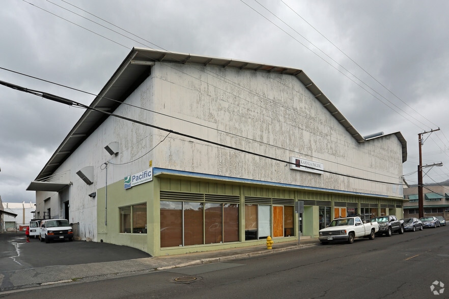 More Photos Of 926 Kohou St, Honolulu Warehouse For Lease