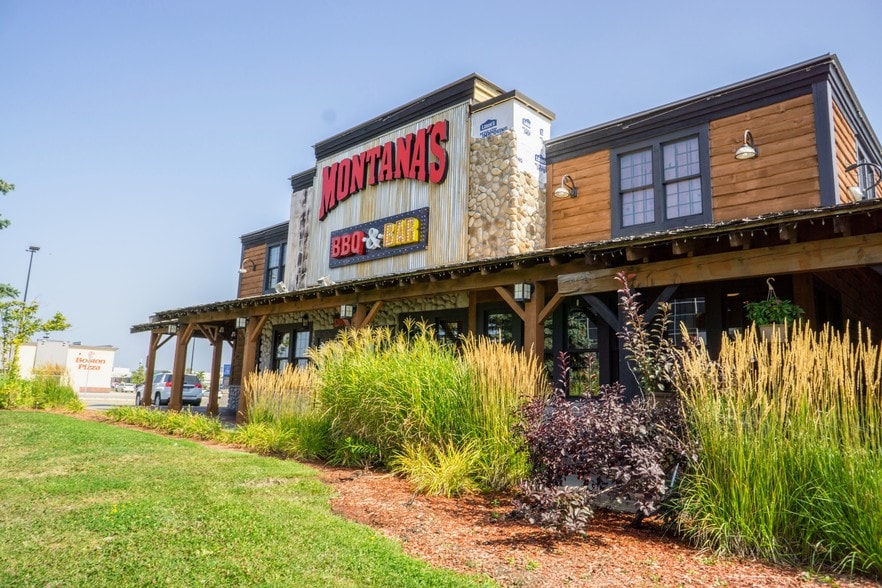 More Photos Of 30-110 Courtneypark Dr, Mississauga Unknown For Lease