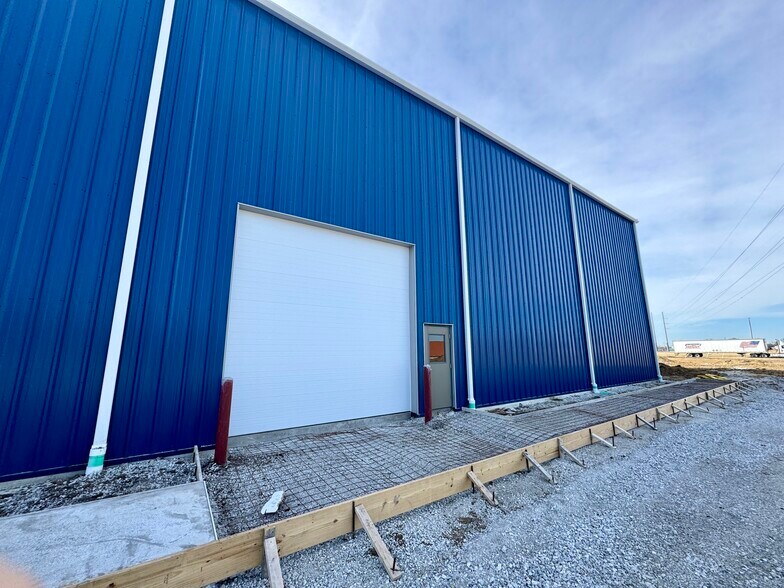 More Photos Of 5700 Eastside Parkway Dr, Gas City Light Distribution For Lease