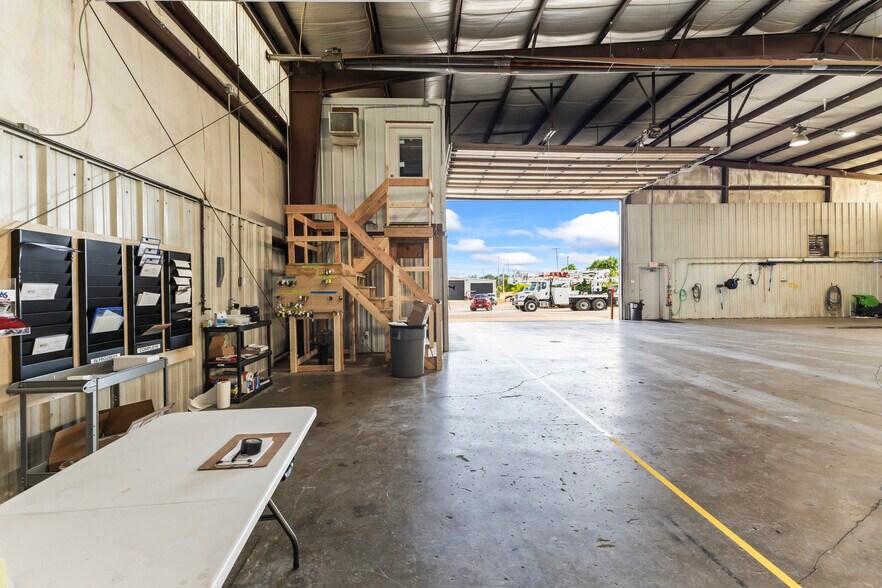 More Photos Of 2606 E Rock Haven Rd, Harrisonville Light Manufacturing For Lease