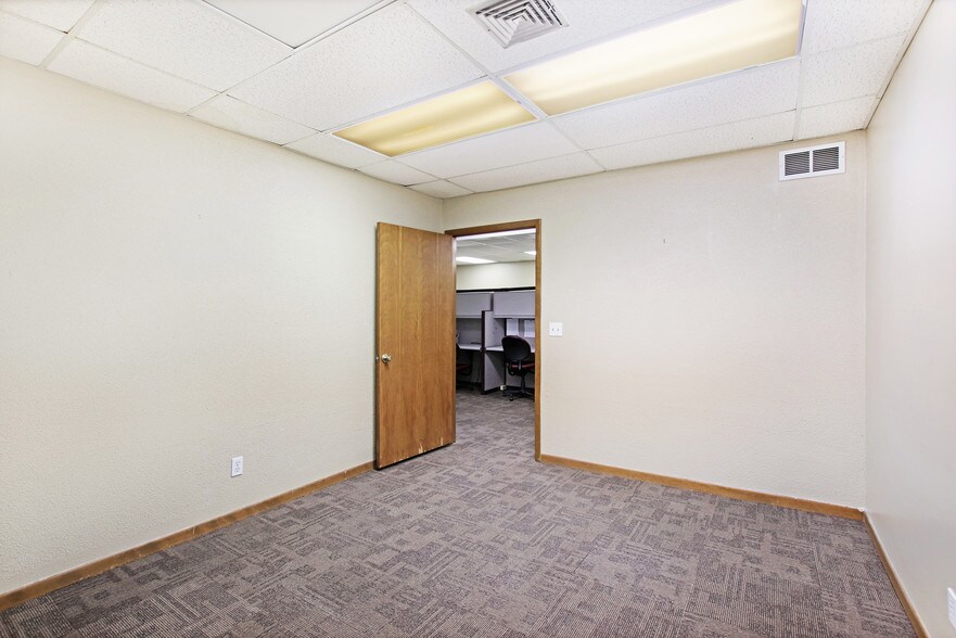 More Photos Of 710 1st Ave SW, Largo Office For Lease