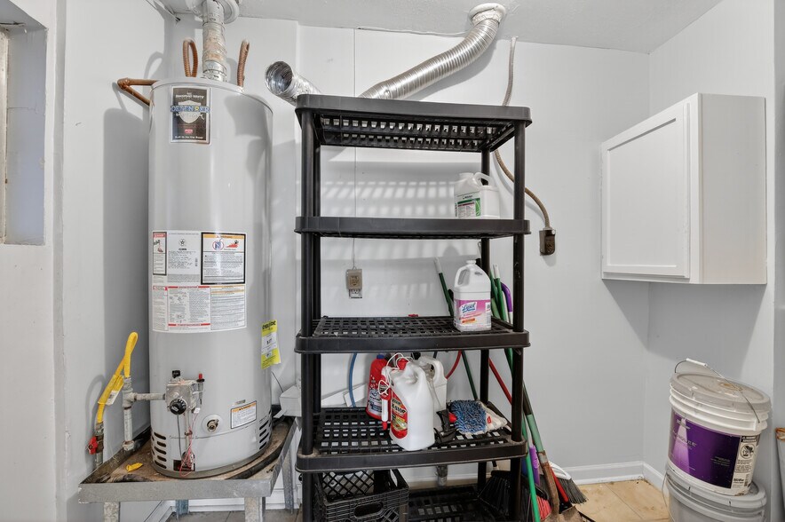 More Photos Of 5109 E 5th St, Katy Storefront Retail Office For Sale