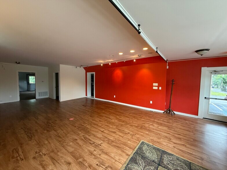 More Photos Of 258 Alplaus Ave, Alplaus Office For Lease