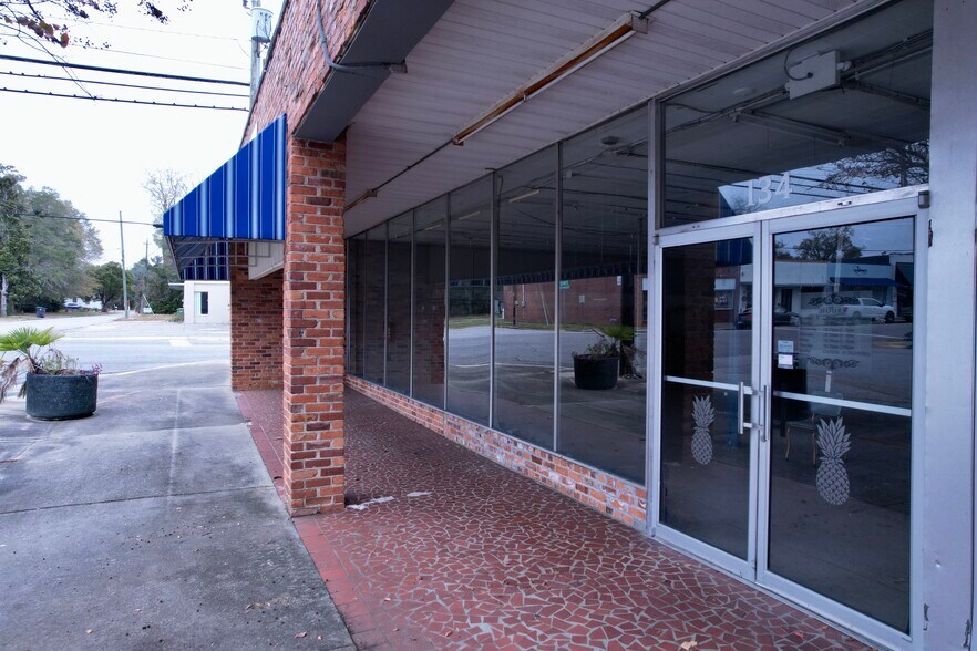 More Photos Of 134 Hampton Ave, Kingstree Freestanding For Sale