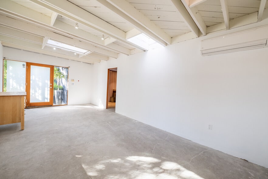 More Photos Of 5761 W Adams Blvd, Los Angeles Loft Creative Space For Sale
