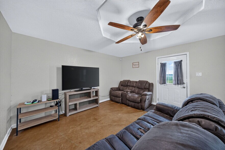 More Photos Of 4044 W FM 476, Poteet Flex For Sale