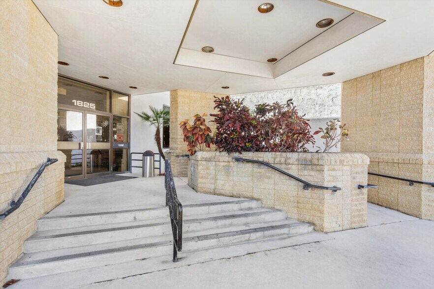 More Photos Of 1825 St Johns Ave, Palatka Office For Sale