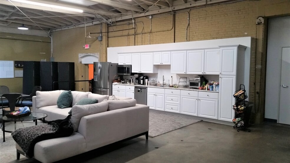 More Photos Of 450 S Raymond Ave, Pasadena Warehouse For Sale