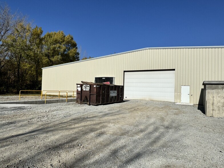 More Photos Of 1604 Regan Rd, Rock Falls Warehouse For Sale