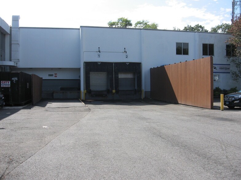 More Photos Of 76 Progress Dr, Stamford Research And Development For Lease