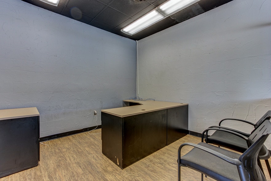 More Photos Of 709 New Franklin Rd, Lagrange Freestanding For Lease