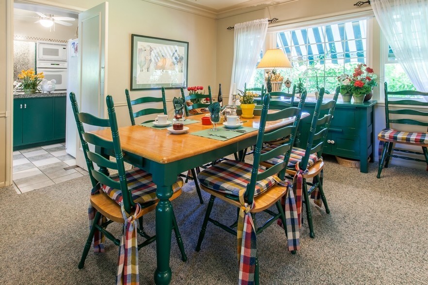More Photos Of 376 W Yaney St, Bishop Hotel For Sale