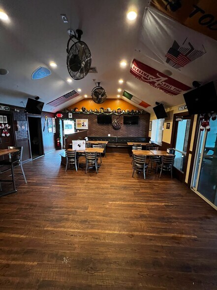 More Photos Of 910 Union Ave, Union Beach Restaurant For Sale