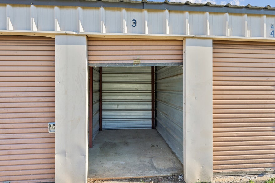 More Photos Of 52 & 54 Awtrey St, Manchester Self Storage For Sale