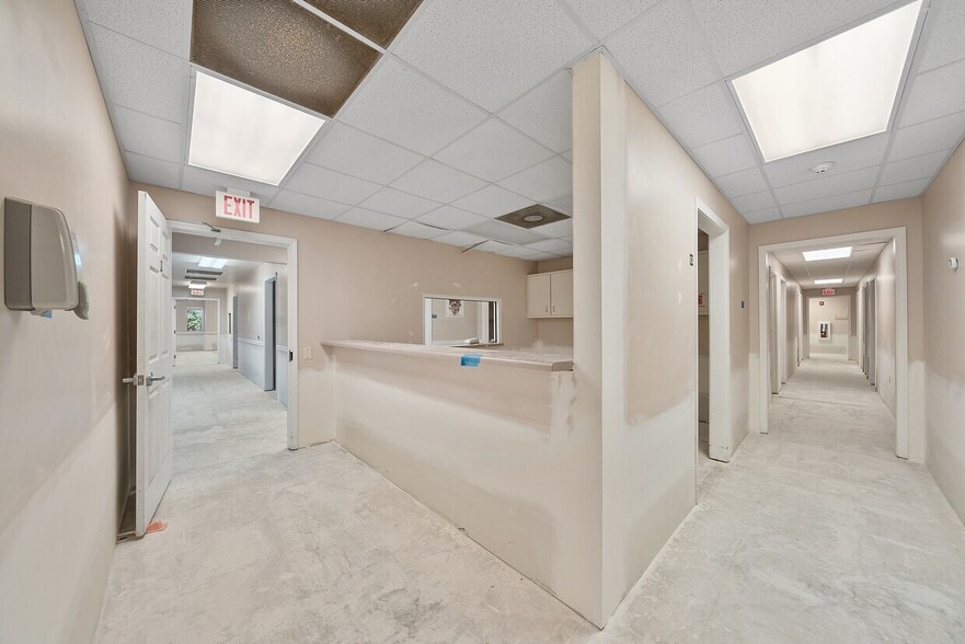 More Photos Of 230 N Tyndall Pky, Panama City Office For Lease