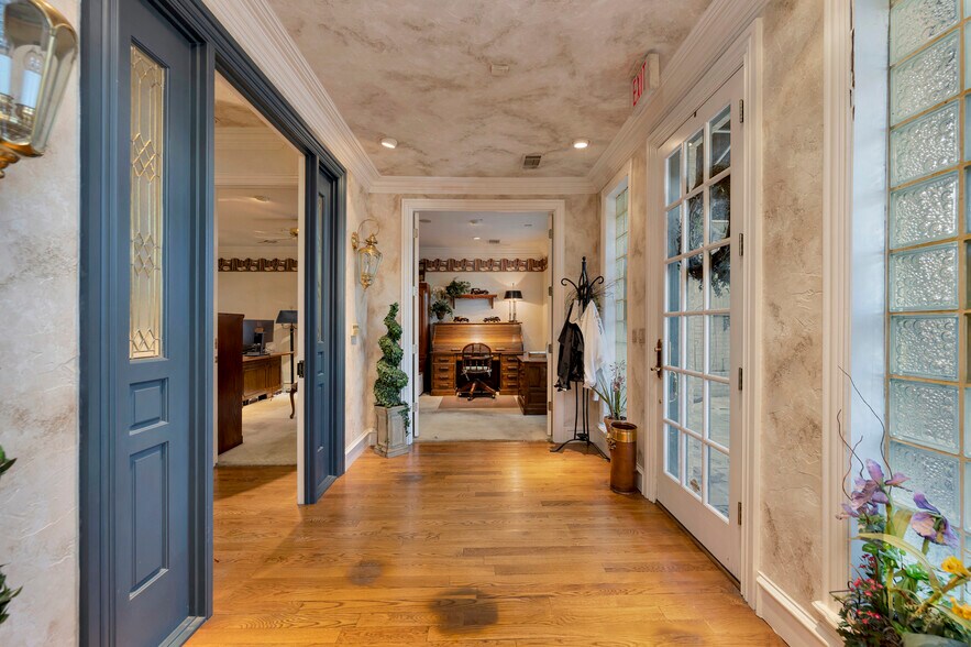 More Photos Of 504 N Euless Main St, Euless Carwash For Sale