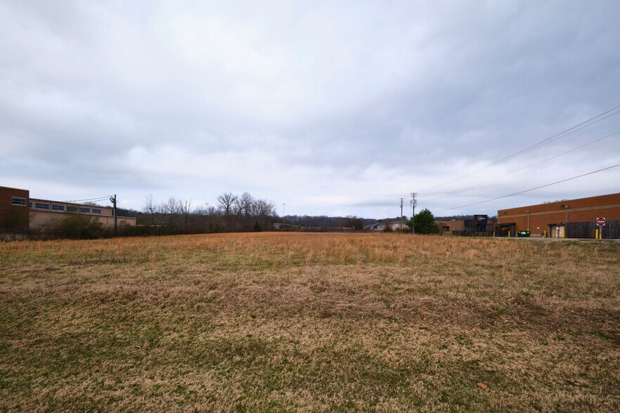 More Photos Of 2141 N Charles G Seivers Blvd, Clinton Land For Lease