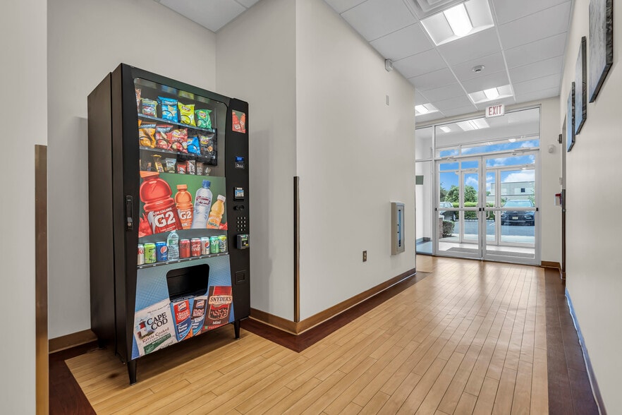 More Photos Of 500 Park Ave, Manalapan Township Medical For Lease