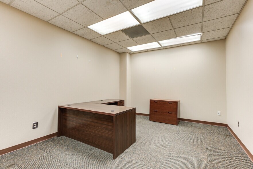 More Photos Of 3802-3806 Interstate 27, Lubbock Office For Sale
