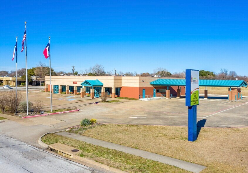 Primary Photo Of 2920 Motley Dr, Mesquite Medical For Lease