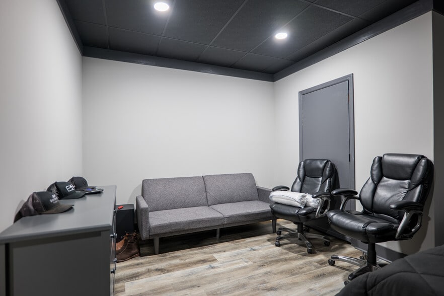 More Photos Of 1201 N Ashley St, Valdosta Auto Repair For Sale