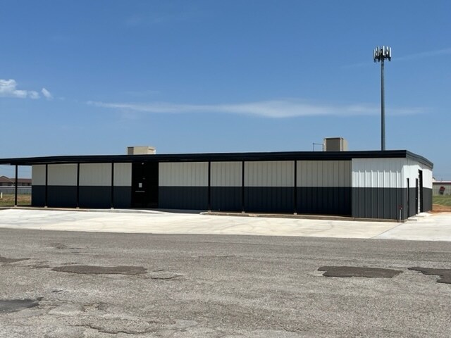 More Photos Of 805 NW 24th St, Moore Freestanding For Sale