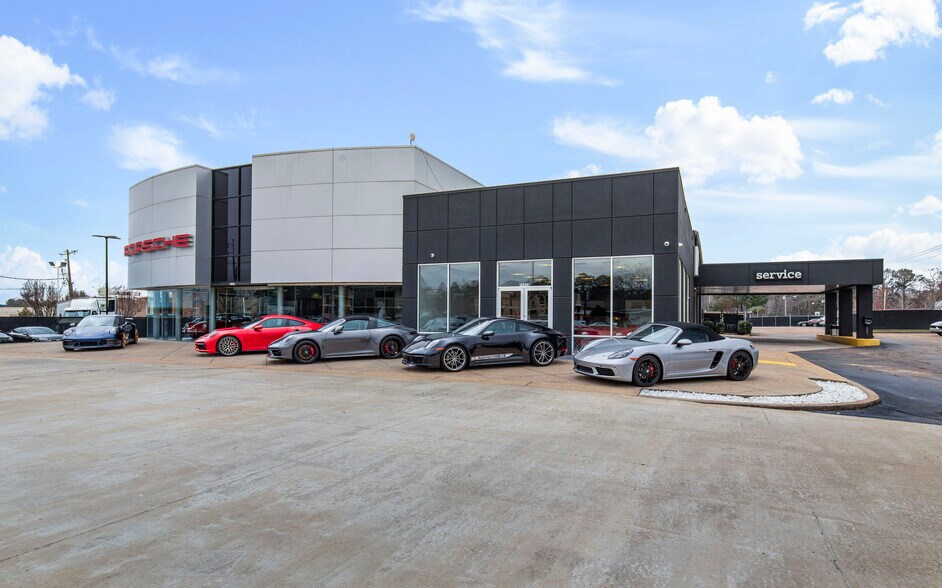 More Photos Of 5385 N I 55 St, Jackson Auto Dealership For Sale