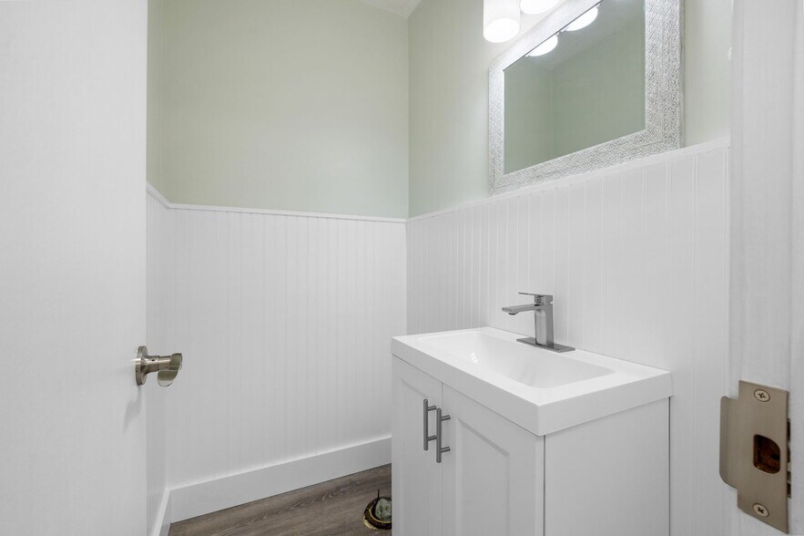 More Photos Of 1701 66th St N, Saint Petersburg Medical For Sale