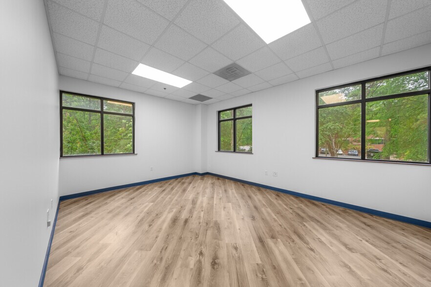More Photos Of 312-326 Cloister Ct, Chapel Hill Office For Lease