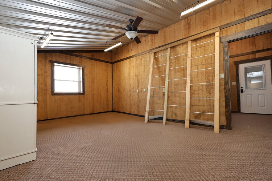 More Photos Of 4748 N 4318, Pryor Flex For Sale