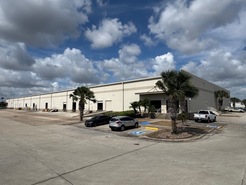 More Photos Of 1000 Billy Mitchell Blvd, Brownsville Warehouse For Lease