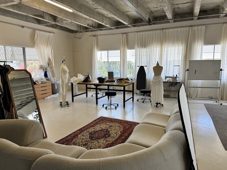 More Photos Of 515 N Sycamore St, Santa Ana Office For Lease