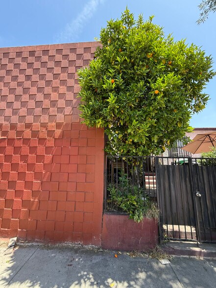 More Photos Of 3601-3605 E 8th St, Los Angeles Distribution For Lease