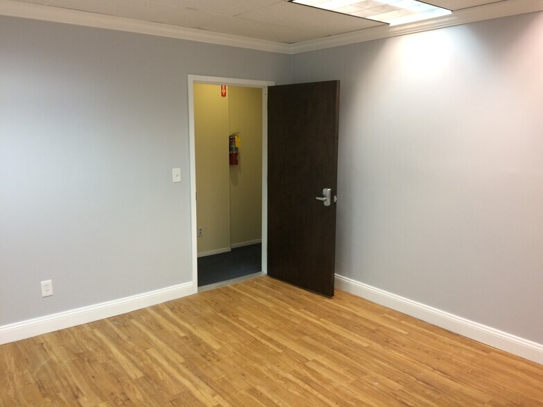 More Photos Of 10 W Main St, Elmsford Medical For Sale