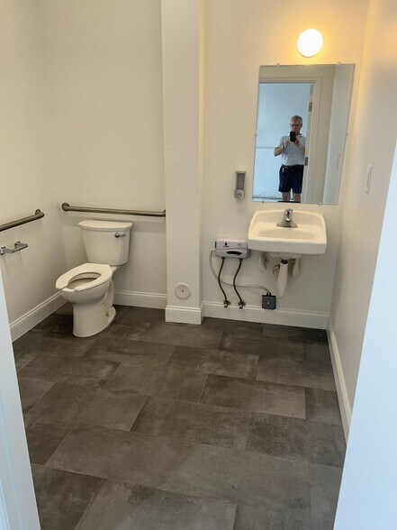 More Photos Of 418-432 S Dixie Hwy E, Pompano Beach Service For Lease