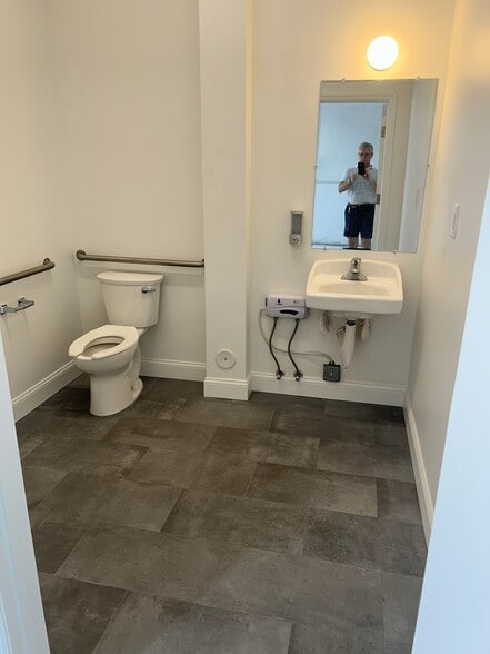 More Photos Of 418-432 S Dixie Hwy E, Pompano Beach Industrial For Sale