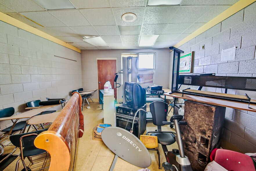 More Photos Of 805 Cleburne, West Helena Self Storage For Sale