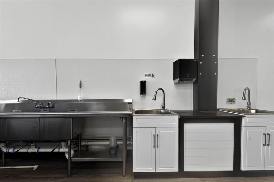 More Photos Of 1100 Croy Dr, Findlay Storefront Retail Office For Lease