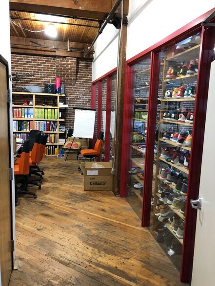 More Photos Of 1104 NW 15th Ave, Portland Office For Lease