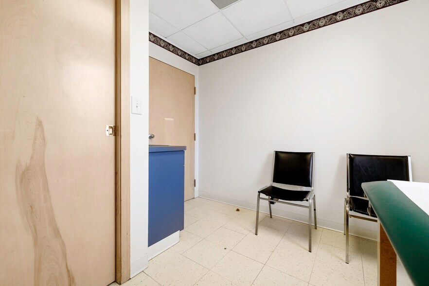 More Photos Of 3715 Main St, Bridgeport Medical For Lease