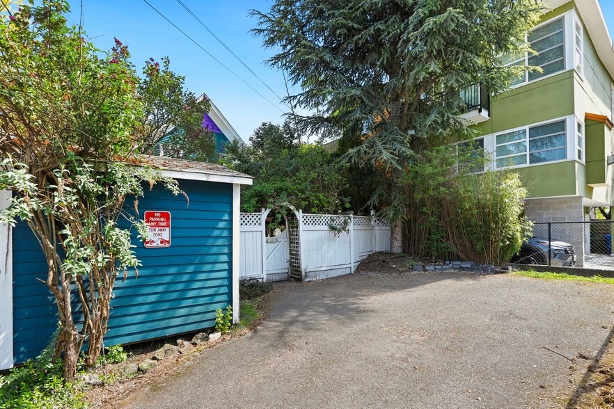More Photos Of 137 23rd Ave E, Seattle Land For Sale