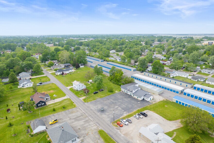 More Photos Of 614 E Streeter Ave, Muncie Office For Sale