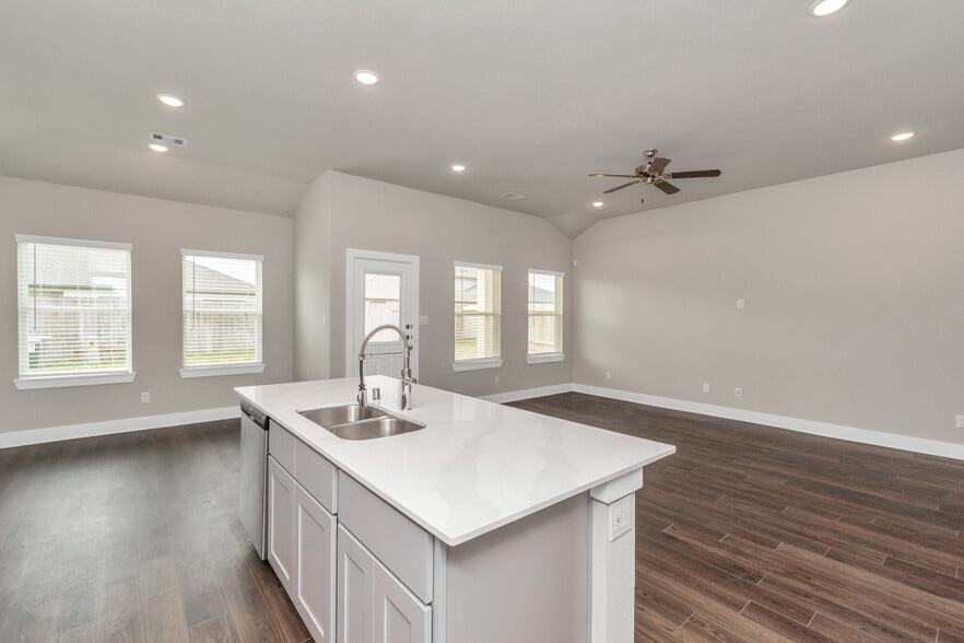 More Photos Of 10603 CASCADE CREEK DR, Rosharon Multifamily For Sale